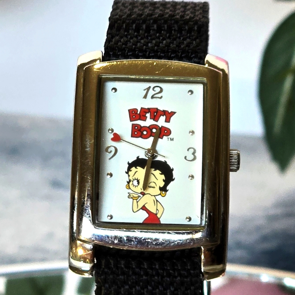Betty Boop Blowing A Kiss Silver Tone Metal Watch ,Black band.